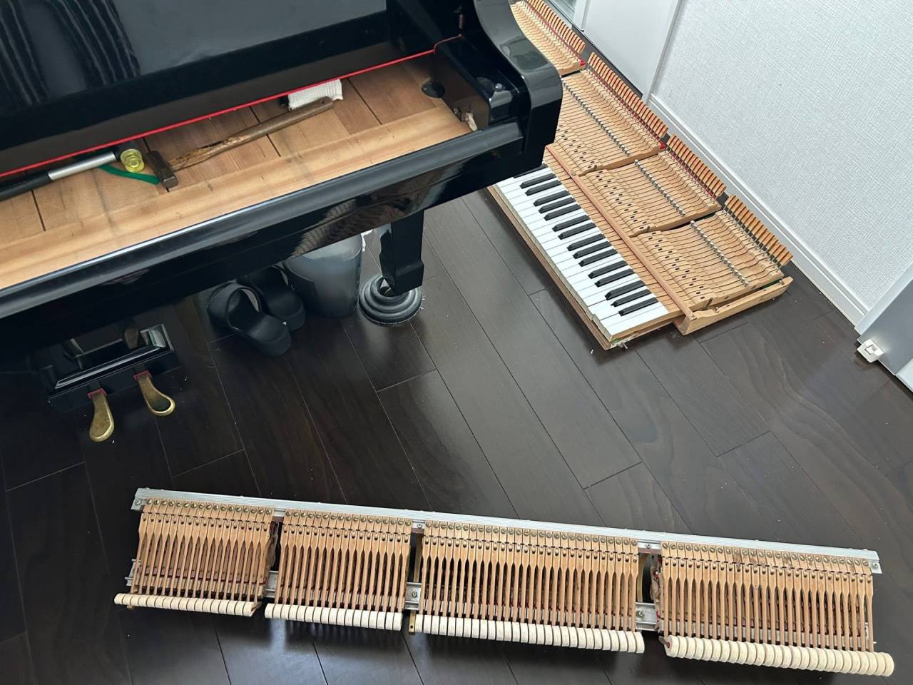 ピアノのオーバーホール、開始しました